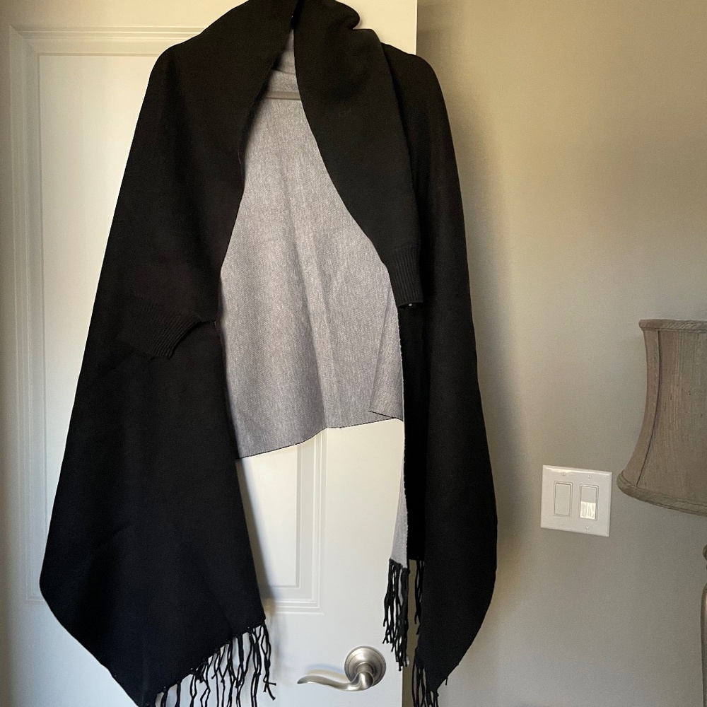 Shawl with Sleeves Black Gray Women's